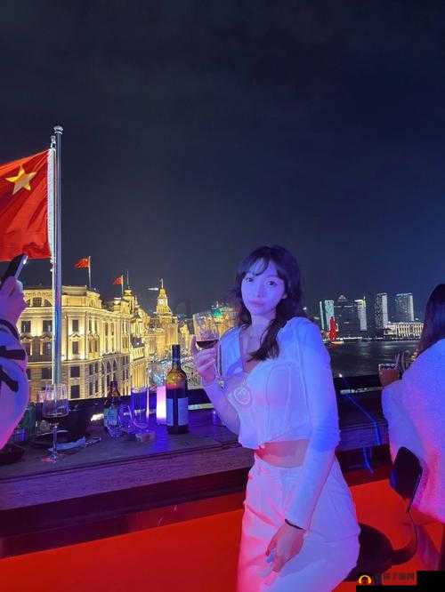 舞蹈室里：李欣赵峰的精彩对话与景色交织