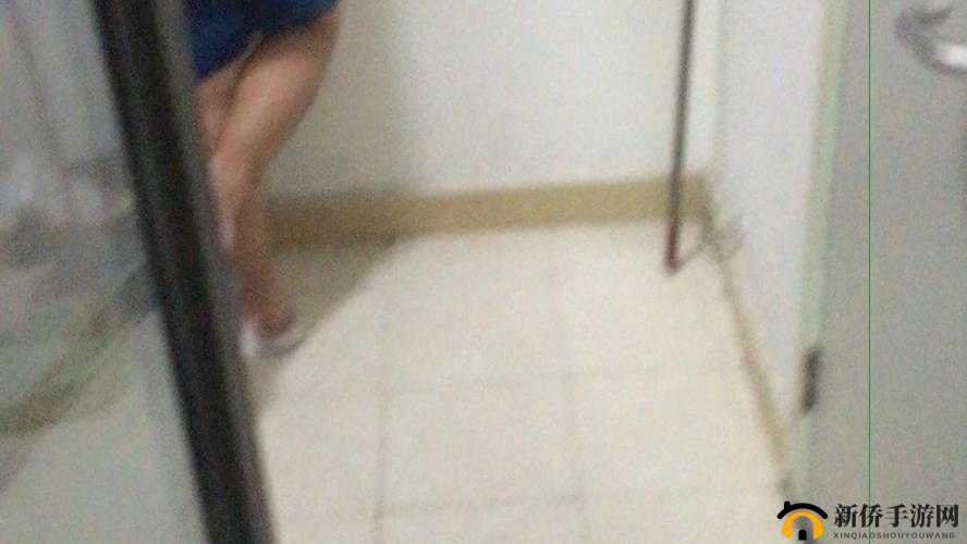 逛街时突然打开开关引奇妙变化