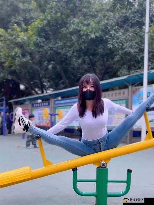 一字马时下面是否开：健身达人的柔韧性挑战