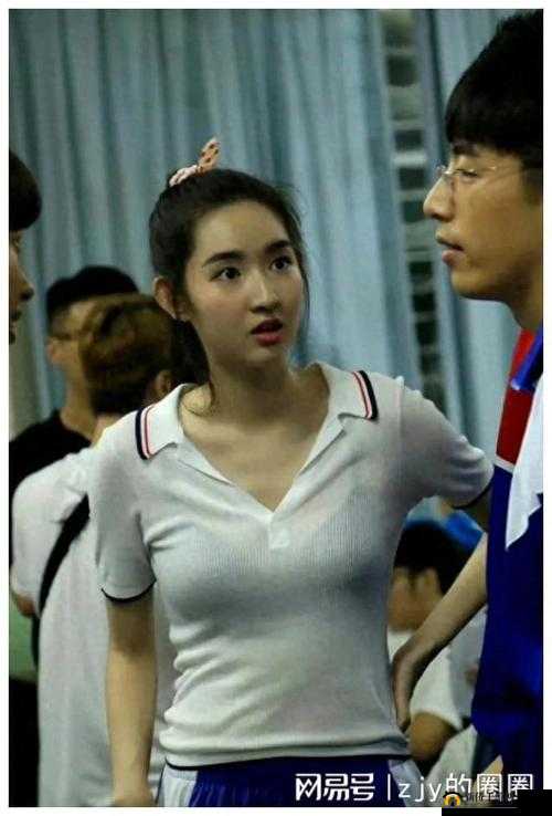 夏天校服太透了，R 头凸出来了- 这样的设计是否合理？