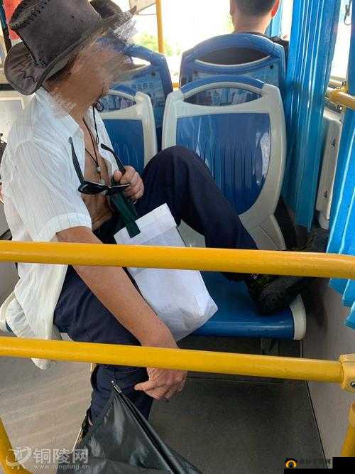 在公交车上意外达到高 C 的经历