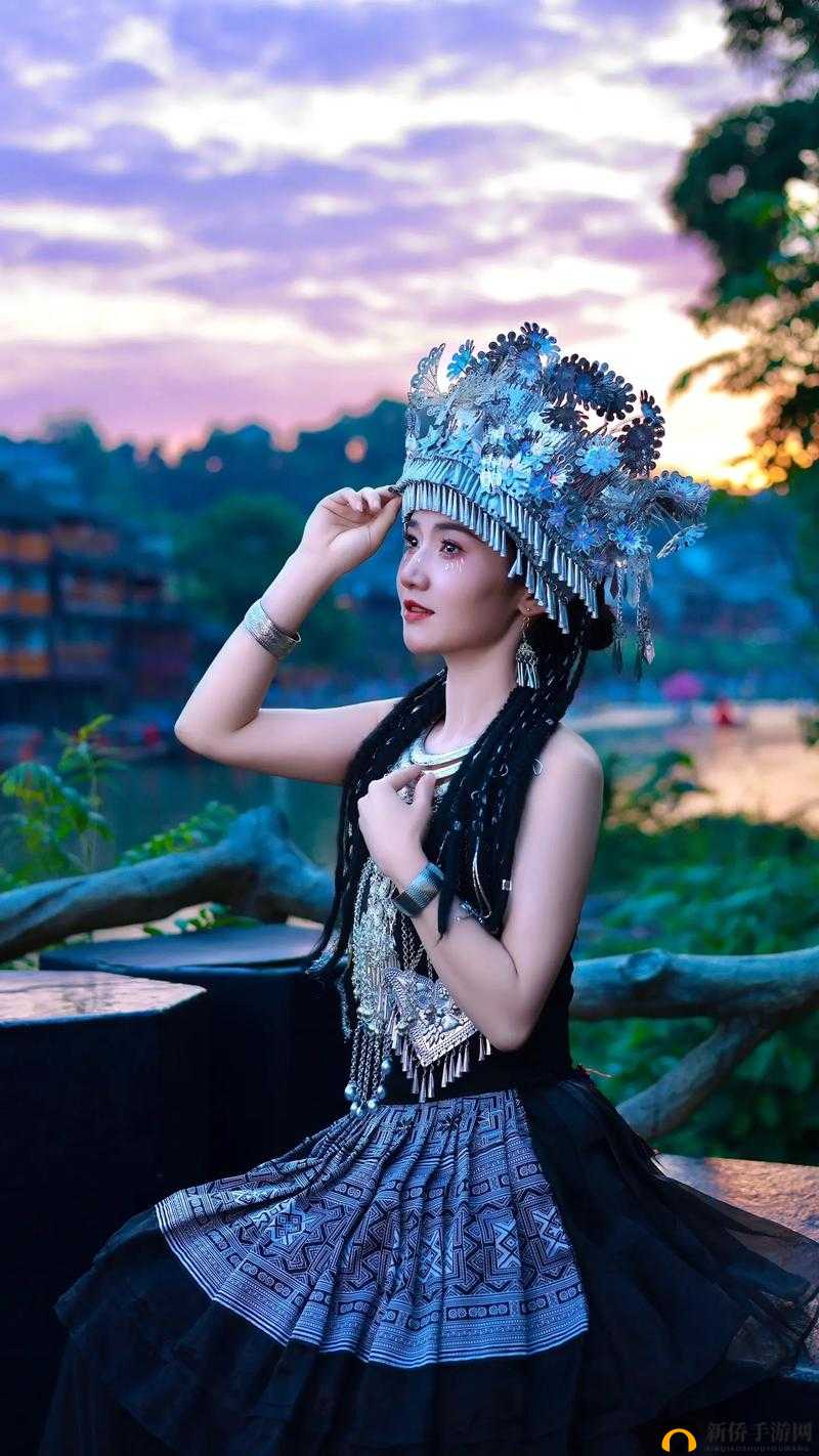 苗族女孩长相：水灵灵大眼睛高鼻梁