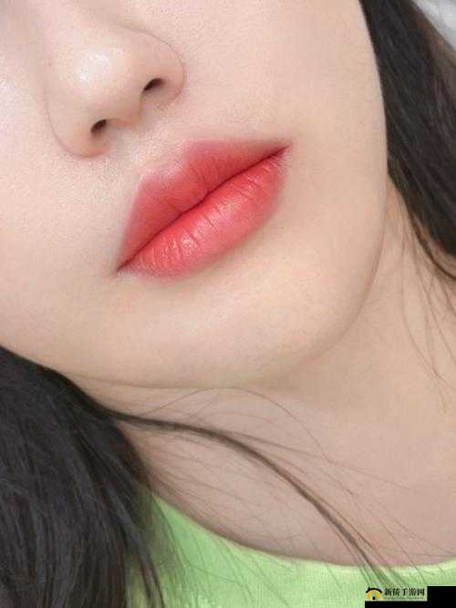 鲜嫩欲滴的水蜜桃唇蜜，打造嘟嘟唇