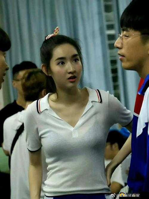 从校服衣袖看到葡萄：青春里的奇妙发现