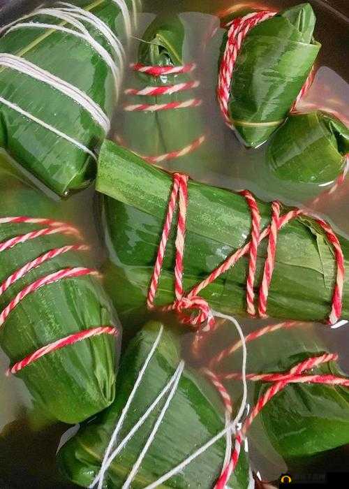 五色丝线缠角粽 全民屠龙端午佳节多重精彩活动来袭