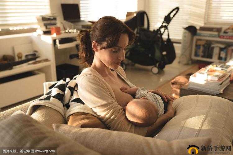 喂奶 BBwBBwHD：温馨亲子时刻