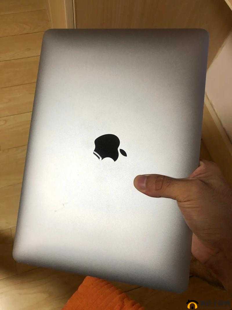 1213 岁 MacBook：经典依旧魅力无限