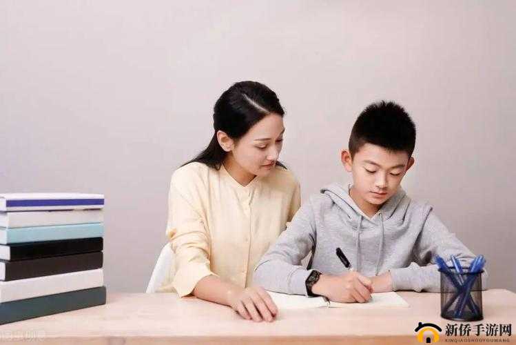 在叔叔家写作业：温馨的陪伴与学习时光