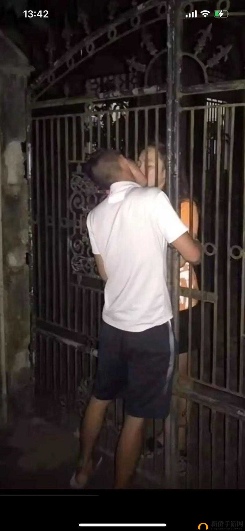小孩半夜喂姐姐吃钢筋：背后原因令人震惊