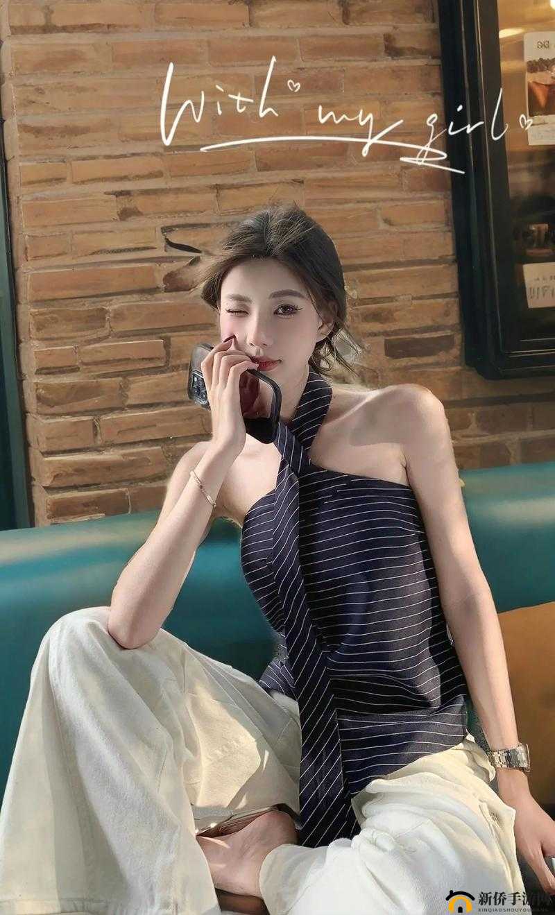 胸前两个球球，独特魅力尽显