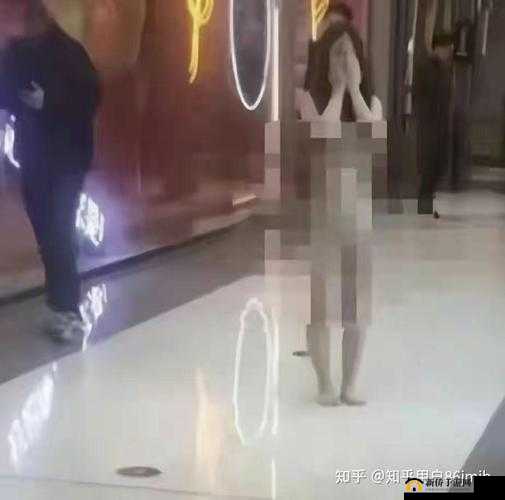 美女扒开尿孔全身 100%裸露：令人震惊的画面
