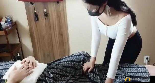 女子控诉按摩师伸舌头，是否涉嫌服务？