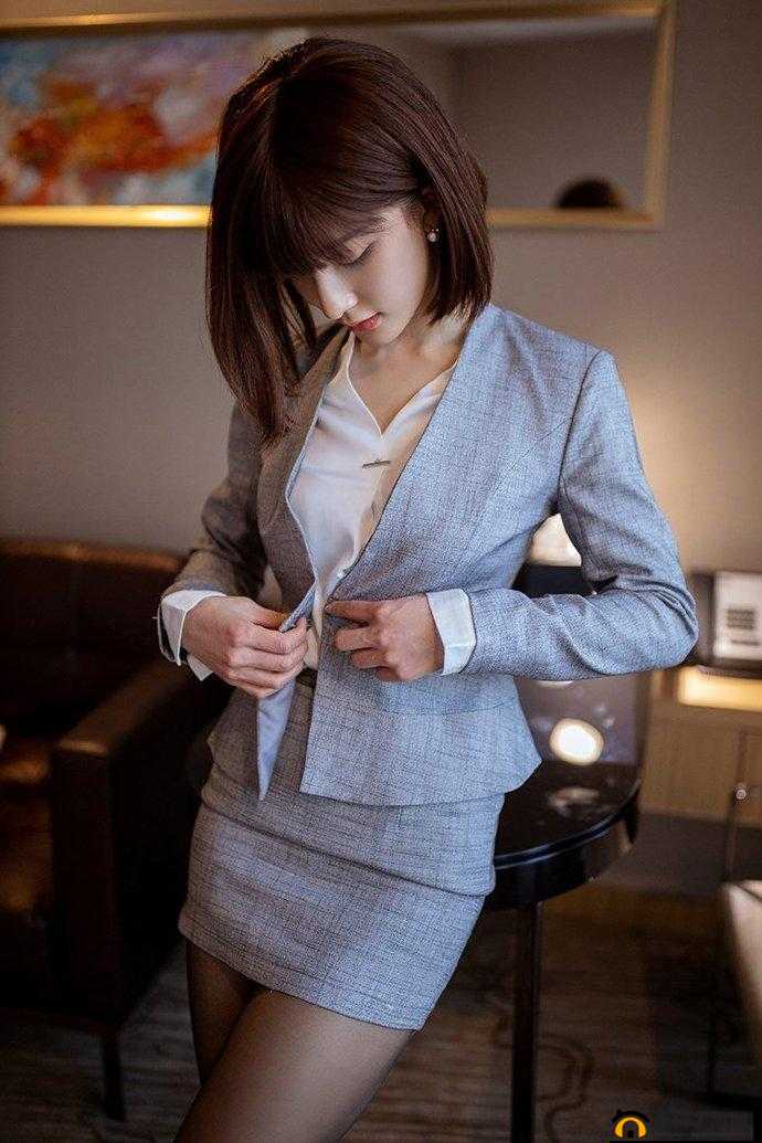绝美秘书的诱惑：办公室恋情