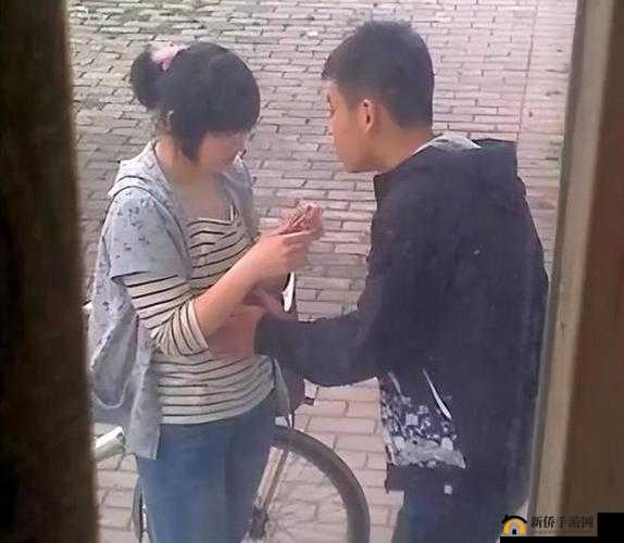 被教官按在寝室狂到腿软视频：难以启齿的秘密