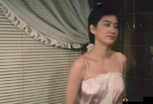 美女露胸无遮挡无马赛克羞羞：如此私密画面究竟是为哪般？