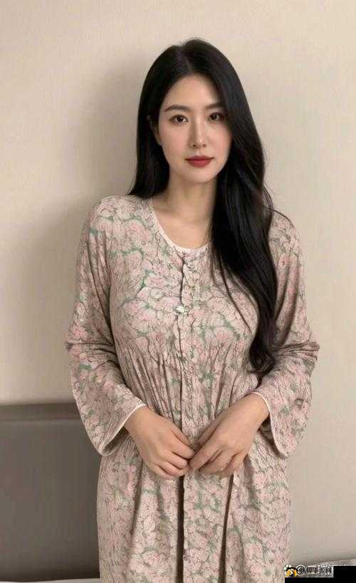 成熟少妇魅力十足：只需一摸便春水潺潺