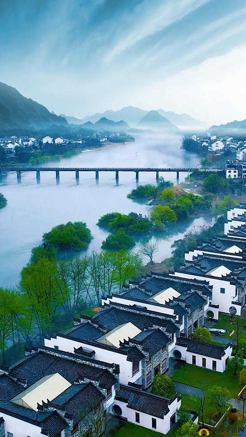 桃花洞口处溪水潺潺已然成景