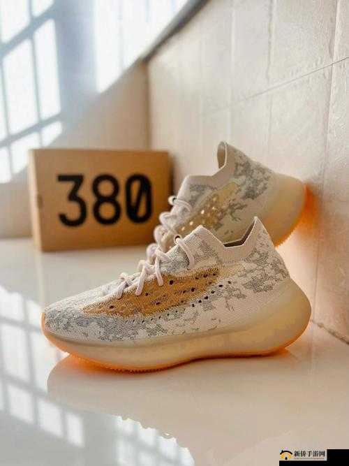 YEEZY380 蜜桃粉与白色：温柔与甜美的完美结合
