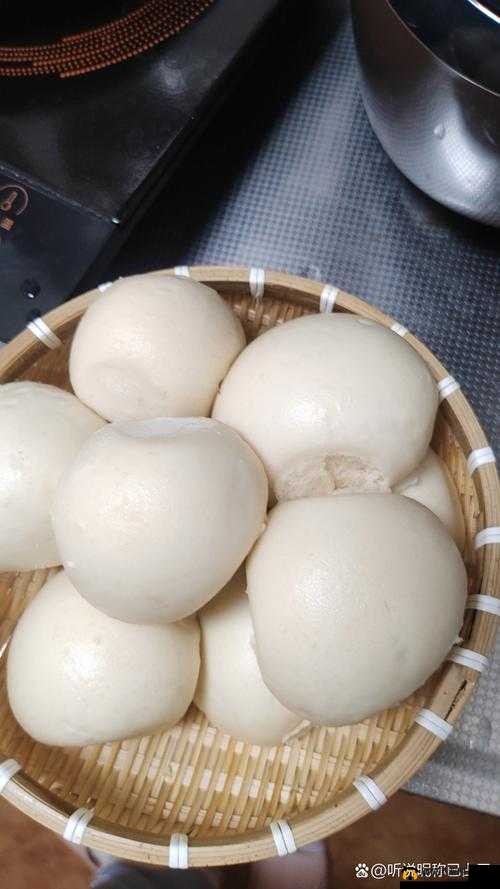 一对白花花的大馒头：让人垂涎欲滴的美味面食