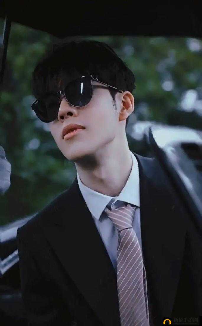 TheShy 分享帅气照片：展现别样风采