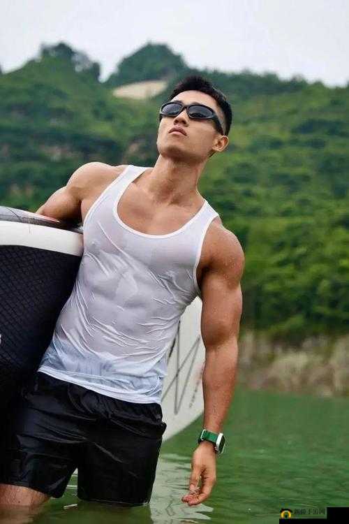 亚洲猛男 gay1069：肌肉与魅力的完美结合