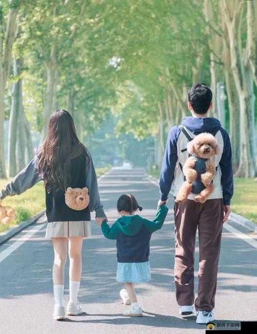 半夜装睡配合孩子趴趴：一种别样的亲子互动方式