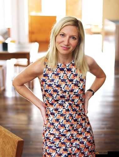 乡村音乐歌手 Kenderla-Sanderland 及其亲友团