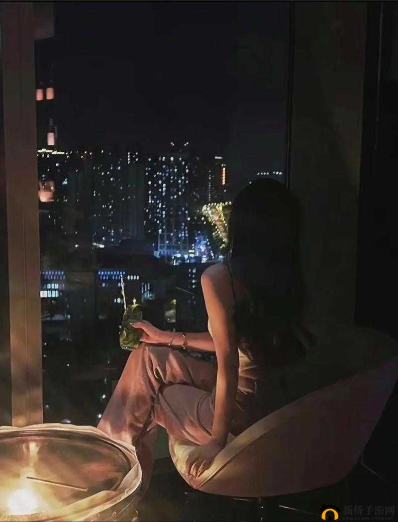 在爱的深夜，我截取了一段小视频：这是一段怎样的故事