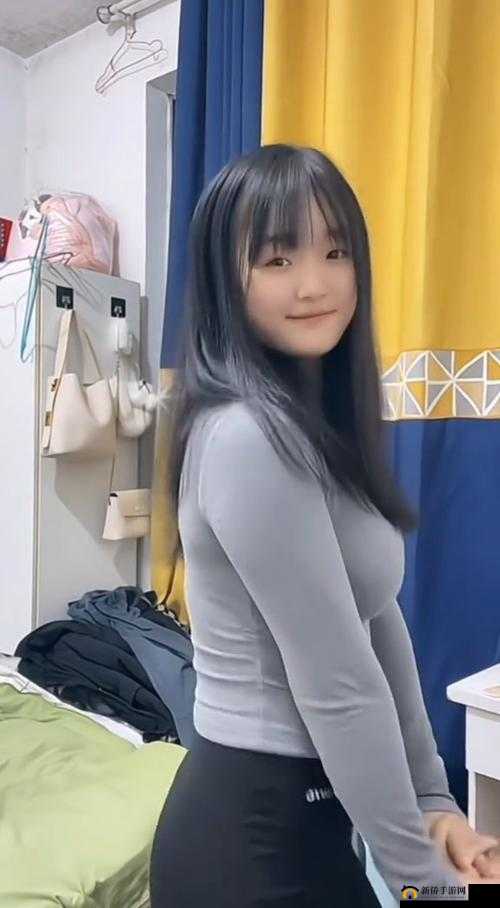 看颜值超高的中国女主播：樱花草社区在线视频