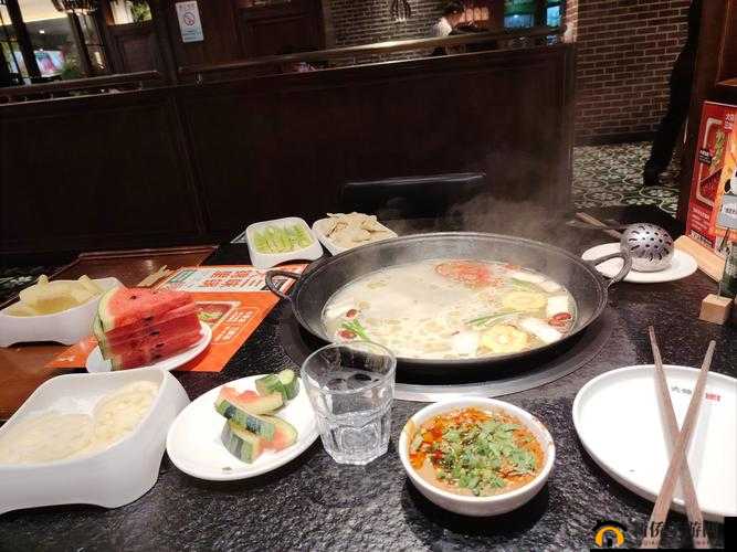 两个吃上面一个人下试看：独特场景引发的神秘探索