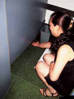 中国女厕偷窥 wc 视频：男子多次在女厕偷拍被行拘