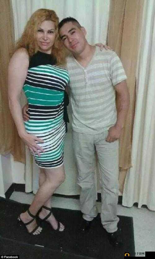 欧美精品：漂亮妈妈偷吃女儿男友，刺激啪啪美女翘屁股大奶子，如此淫妇