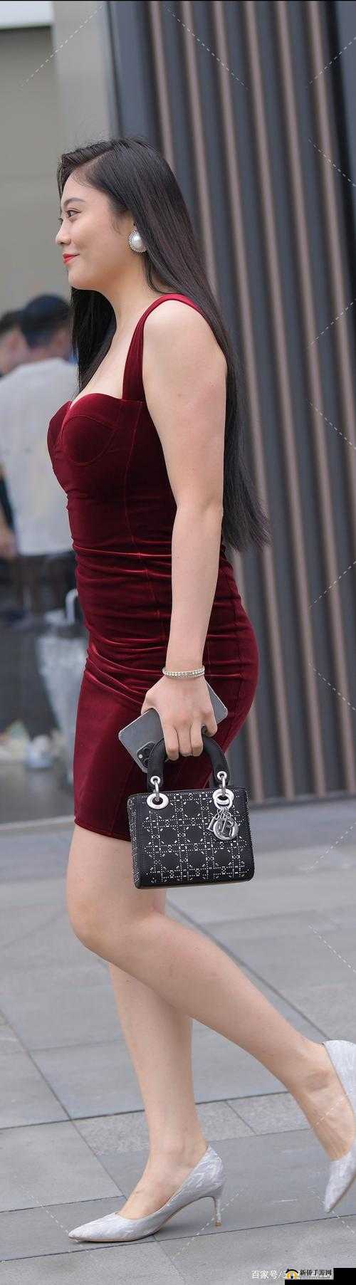 丰满圆润岳伦在线观看：带你领略独特的视觉体验