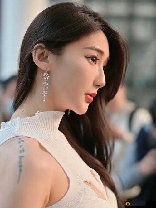 美女站色：展现独特魅力与迷人风采的视觉盛宴