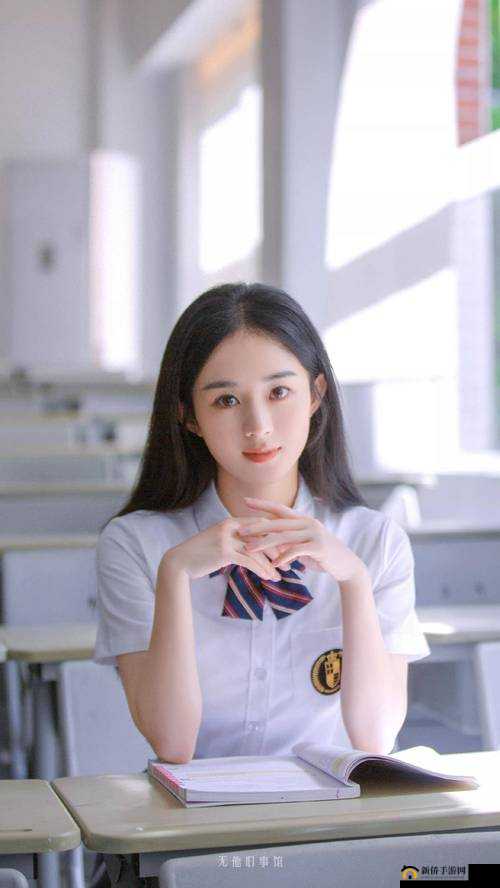 校花把腿张开：揭秘校园女神背后的故事与风采，青春与梦想的交织瞬间