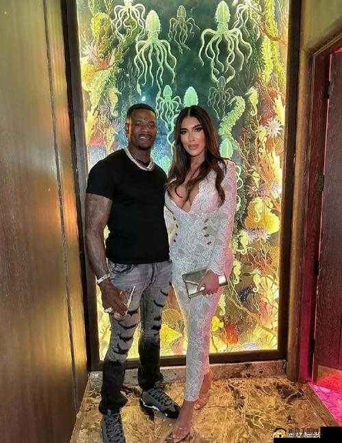 黑人壮汉大战欧美丰满尤物，谁能更胜一筹？