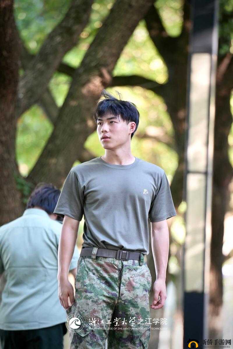 被教官cao到爽男第0季：揭秘军训中的爆笑瞬间与成长故事