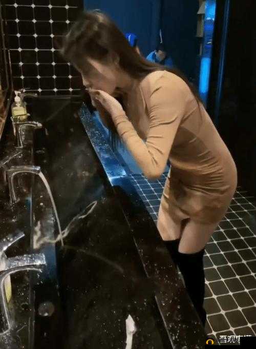 为什么有些男人在与女人发生性关系时会产生白色液体？这种白色液体是从哪里来的？