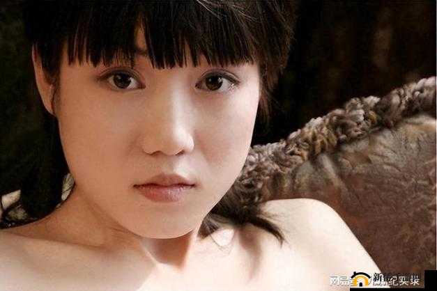 张筱雨人体艺术写真：探索自然之美与人性的交融