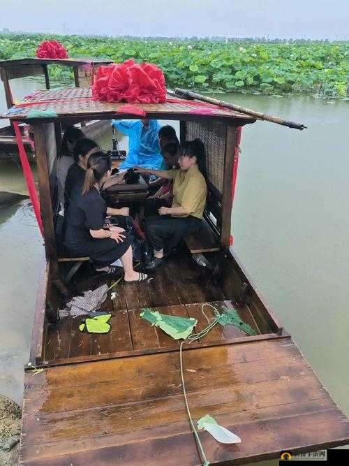 老人船上弄雨荷第 13 集介绍-本集剧情精彩纷呈不容错过