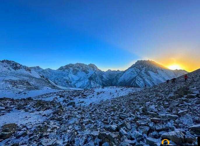 她的两座山峰，让人无法抗拒的魅力