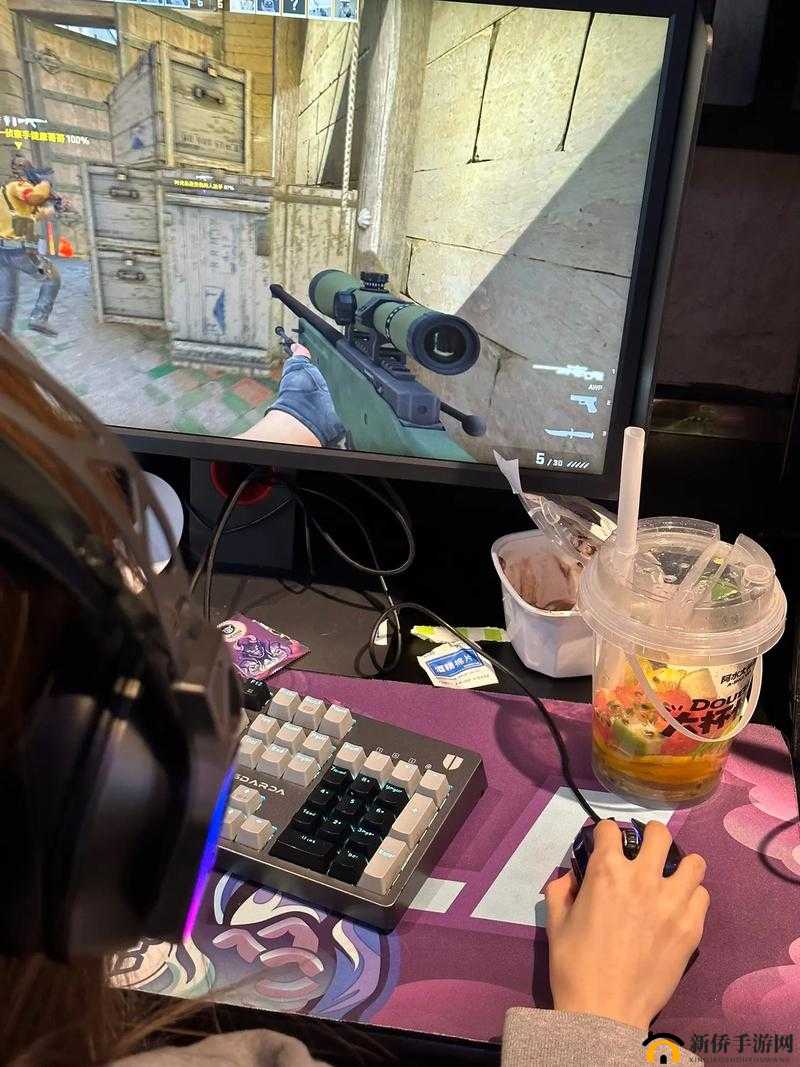 妹子玩 CSGO：老外视角下的游戏世界