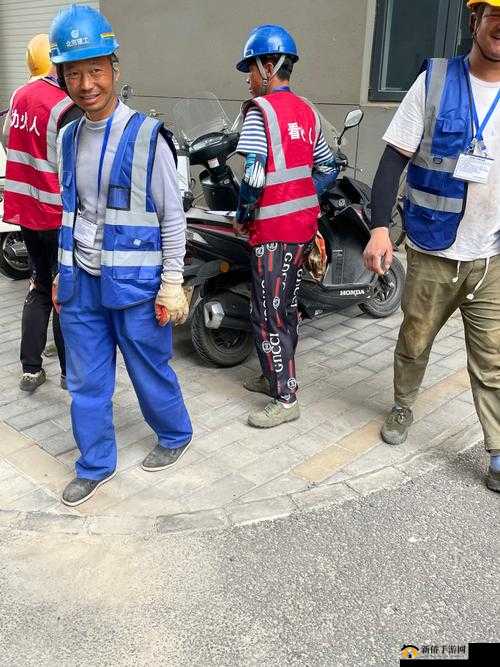 棚户区工地农民工的生活现状与挑战：揭秘他们的日常工作和生存困境