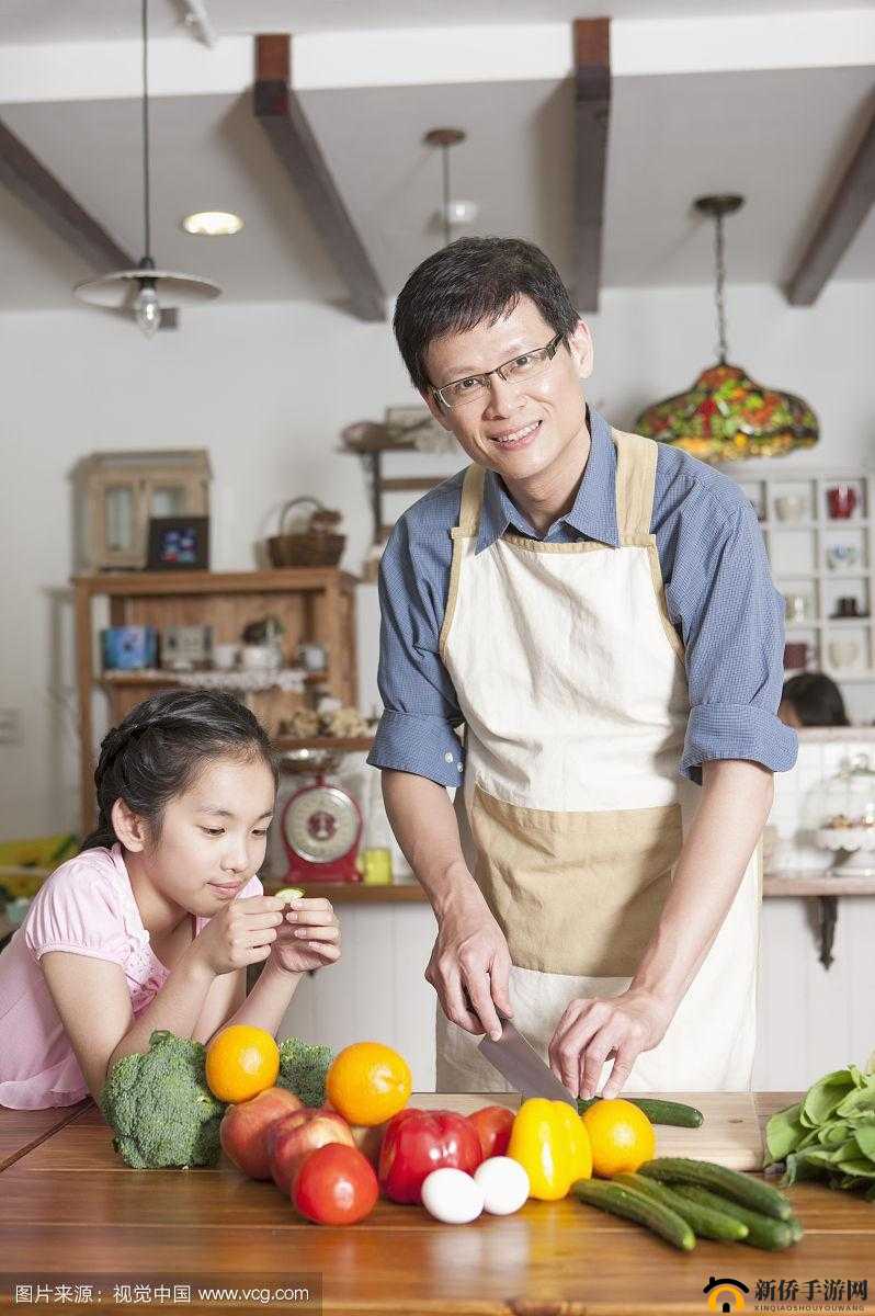 爸爸为女儿做饭的幸福瞬间：温馨厨房里的父爱满满，记录每一顿美味与感动